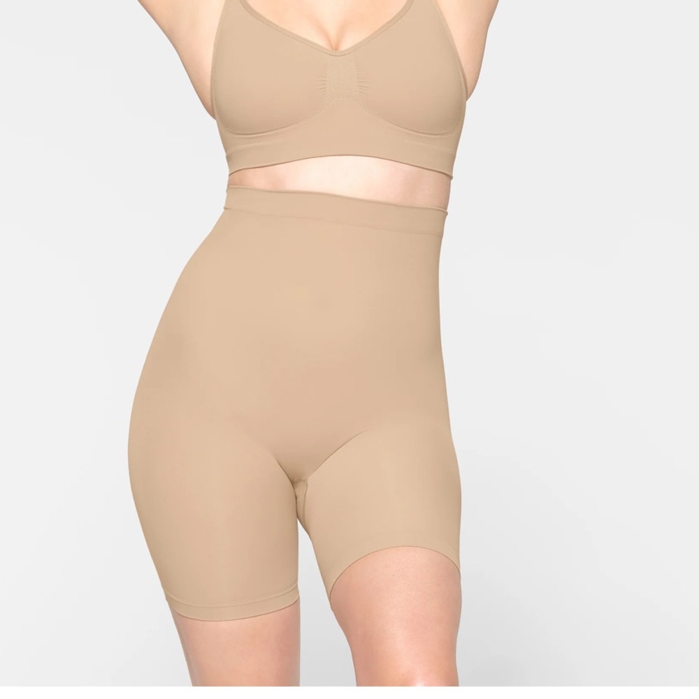 SKIMS Sculpting Short Above The Knee XXS/XS